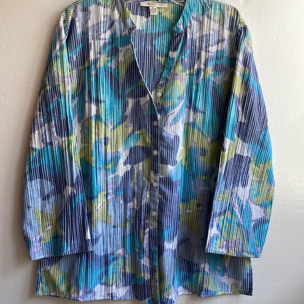 JM Collection v-neck textured subtle floral button front blouse size 12 - Picture 2 of 5